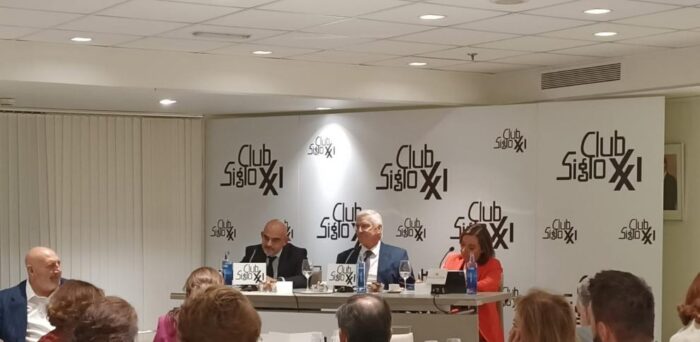 Carlos Nuñez, Prisa